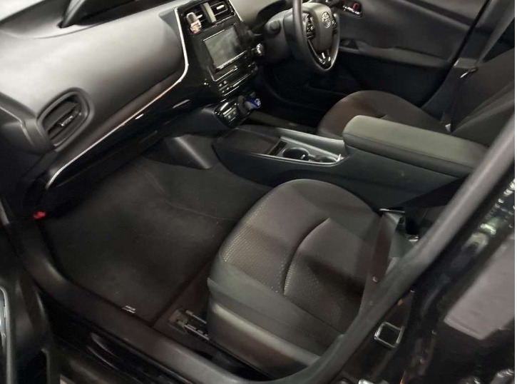 2021 TOYOTA PRIUS photo 17