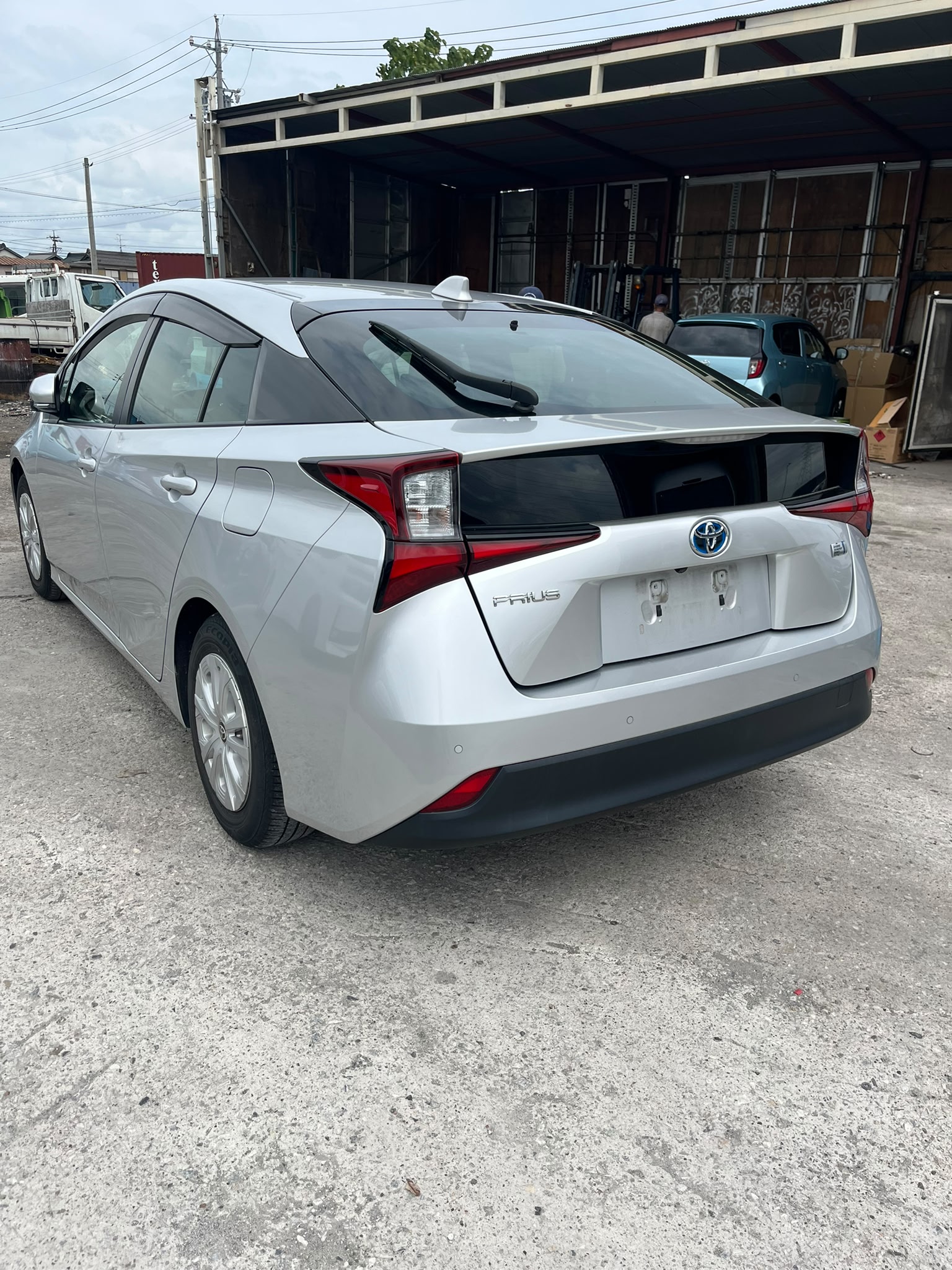 2022 TOYOTA PRIUS photo 7