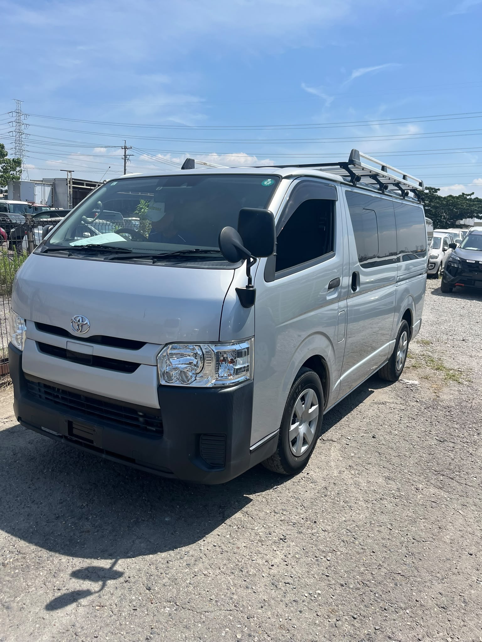 2018 TOYOTA HIACE VAN photo 2