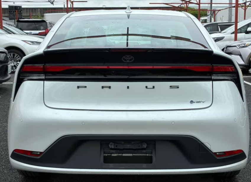 2023 TOYOTA PRIUS G HYBRID photo 3