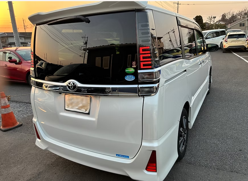 2018 TOYOTA VOXY ZS KIRAMEKI 8 SEATERS photo 4